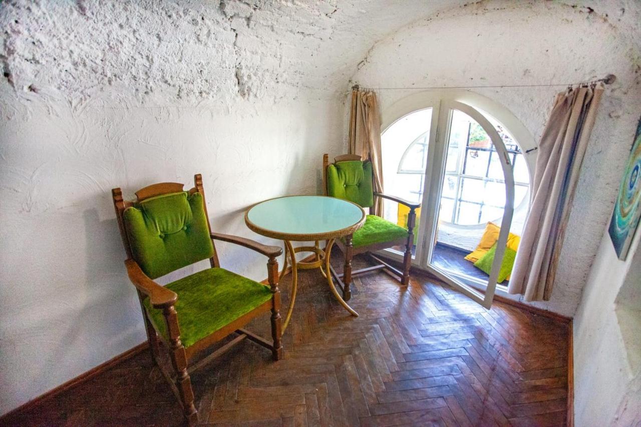 Artrooms -Round Windows Rynok Sq Leopoli Esterno foto