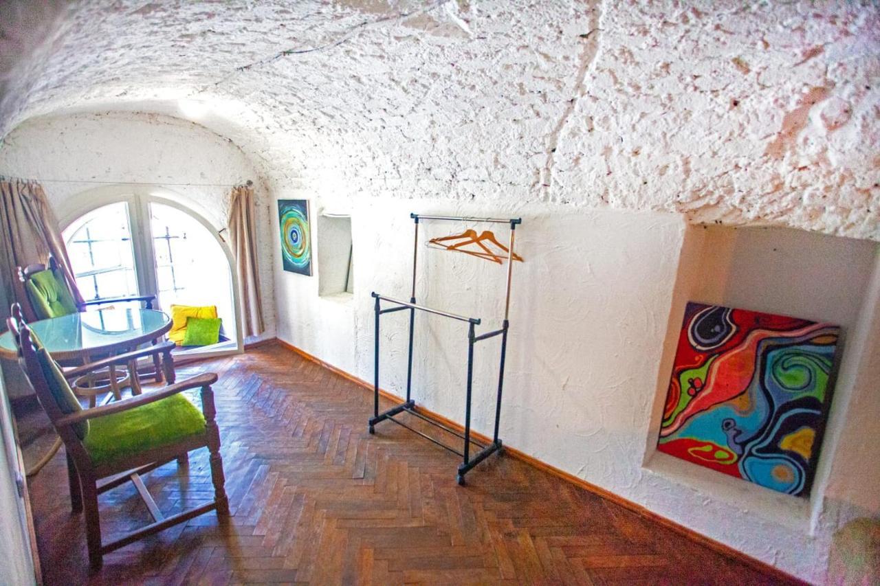 Artrooms -Round Windows Rynok Sq Leopoli Esterno foto
